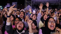 Lamaran hingga Kue Ulang Tahun, Begini Momen Perpisahan Kodaline di Indonesia