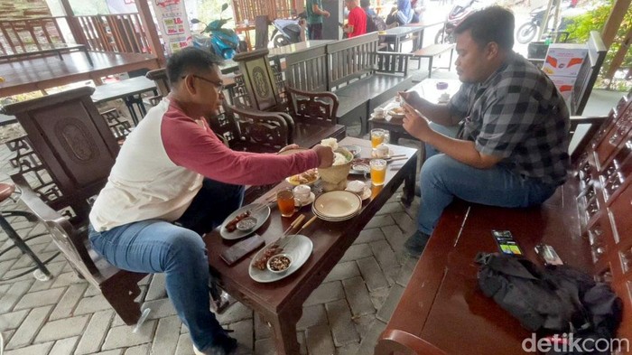 Mencicipi Sate Klatak Literasi Lamongan