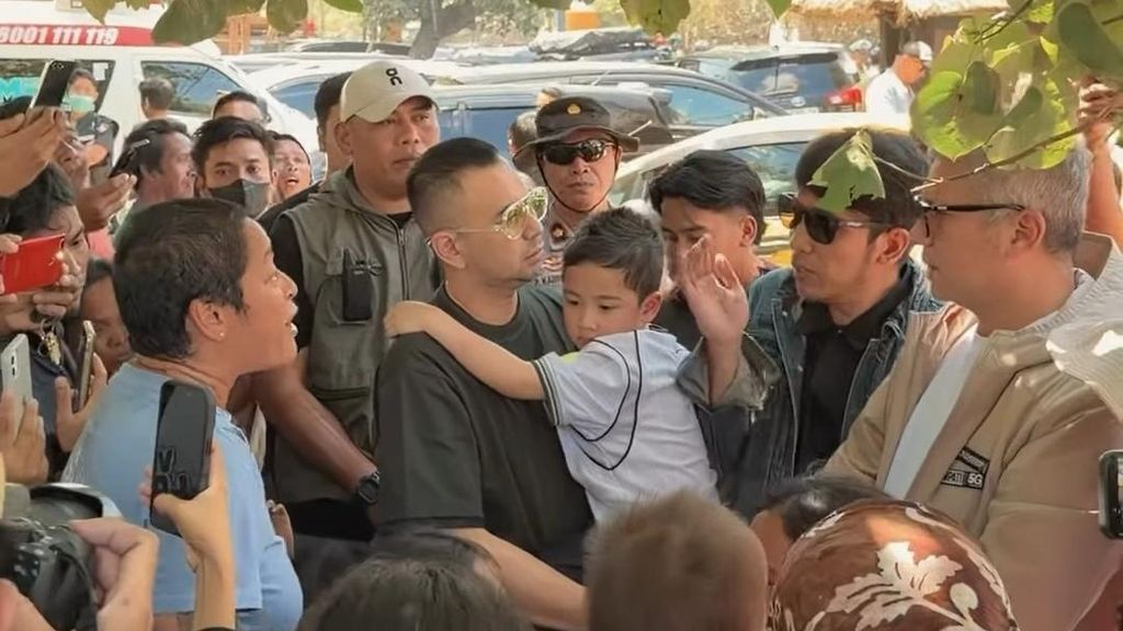 Lagi Ada di Lombok, Nagita dan Raffi Ahmad Kasih Bantuan ke Kampung Adat Sade