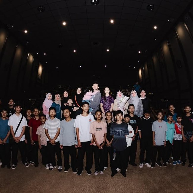 Kejutan Ultah Omesh dari Istri: Doa Bareng Para Calon Hafiz untuk Indonesia-Gaza