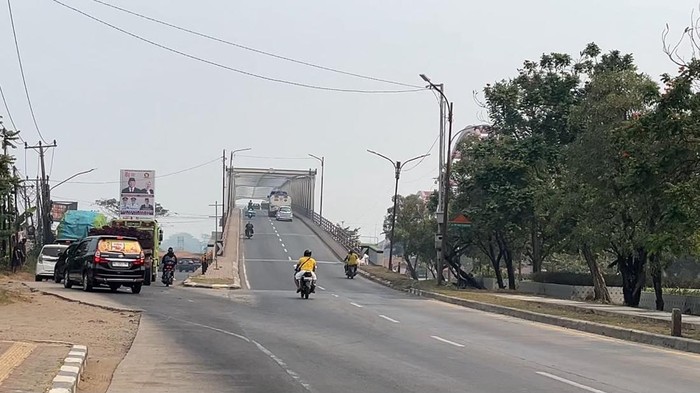Pantauan di ruas Jalinsum Palembang-Indralaya yang mulai di selimuti asap