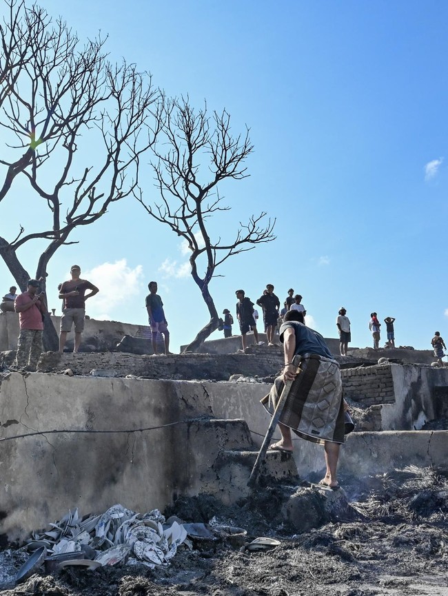 Pascakebakaran, Desa Adat Sade Lombok Dipenuhi Puing Bangunan