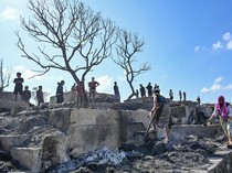 Kebakaran Desa Sade Musnahkan Rumah Adat, Keris hingga Naskah Kuno