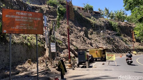 Penataan tebing rawan longsor di perbatasan Klungkung-Gianyar, Desa Tusan, Kecamatan Banjarangkan, Klungkung, Bali, Minggu (23/8/2026). (Foto:Fatih Kudus Jaelani/detikBali)