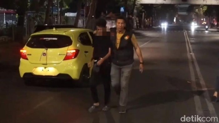 Polisi membubarkan konvoi geng motor di jalanan Kota Makassar, Sulawesi Selatan (Sulsel).