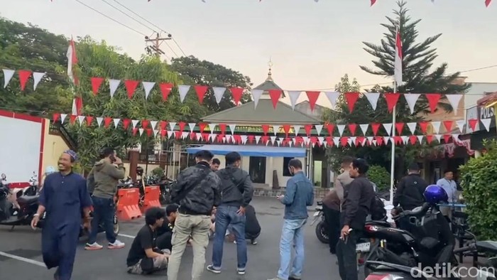 Polisi membubarkan sekelompok remaja di Rappocini, Makassar, yang diduga akan menyerang warga.