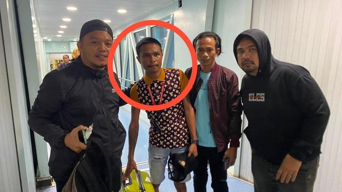 Pria berinisial RA (26) di Makassar ditangkap usai memeras wanita asal Barru Rp 130 juta.