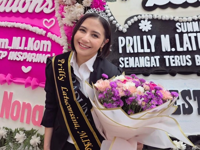 Prilly Latuconsina lulus S2