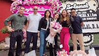 Nggak ada perjalanan yang mudah, tapi Alhamdulillah prosesnya lebih banyak senangnya. Banyak ilmu, pengalaman, dan pembelajaran yang berarti, ungkap Prilly. Foto: Instagram @prillylatuconsina96