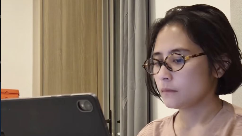 Jatuh Bangun Prilly Latuconsina hingga Lulus S2