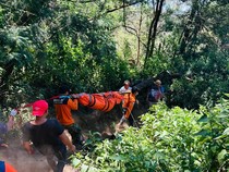 Jenazah ABG Pendaki Gunung Sumbing Dibawa ke Rumah Duka Karanganyar
