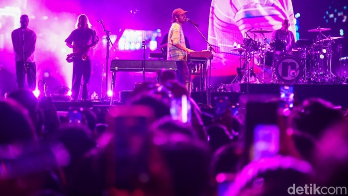 Penyanyi Rex Orange County Alexander James O'Connor saat tampil di LaLaLa Fest 2026 di Gambir Expo, Kemayoran, Jakarta, Sabtu (22/8/2026).

Musisi asal Inggris tersebut hadir dengan penampilan khusus bertajuk Asia Exclusive yang menjadi salah satu daya tarik festival.