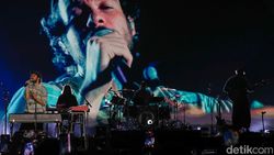 Rex Orange County Tutup Hari Pertama LaLaLa Fest Dengan Kolaborasi Bersama Matt Maltese