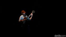 Rex Orange County Tutup Hari Pertama LaLaLa Fest Dengan Kolaborasi Bersama Matt Maltese