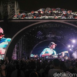 Rex Orange County Tutup Hari Pertama LaLaLa Fest Dengan Kolaborasi Bersama Matt Maltese
