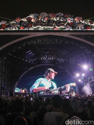 Rex Orange County Tutup Hari Pertama LaLaLa Fest Dengan Kolaborasi Bersama Matt Maltese