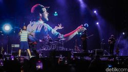 Rex Orange County Tutup Hari Pertama LaLaLa Fest Dengan Kolaborasi Bersama Matt Maltese