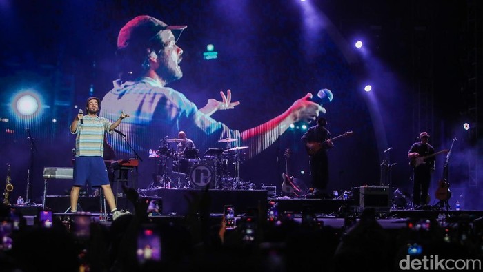 Penyanyi Rex Orange County Alexander James O'Connor saat tampil di LaLaLa Fest 2026 di Gambir Expo, Kemayoran, Jakarta, Sabtu (22/8/2026).

Musisi asal Inggris tersebut hadir dengan penampilan khusus bertajuk Asia Exclusive yang menjadi salah satu daya tarik festival.