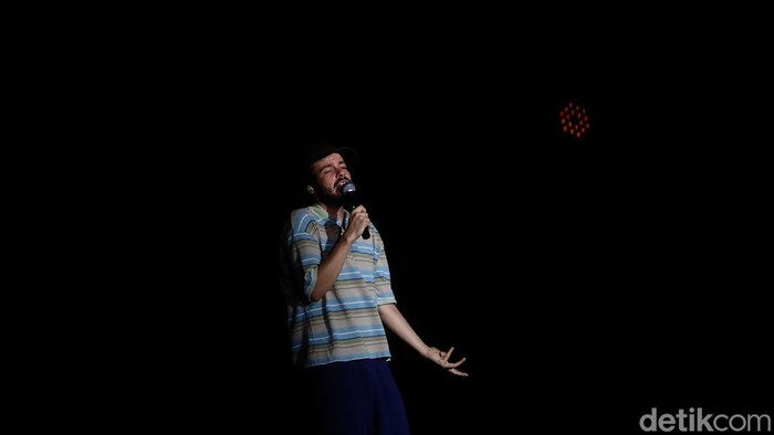 Penyanyi Rex Orange County Alexander James O'Connor saat tampil di LaLaLa Fest 2026 di Gambir Expo, Kemayoran, Jakarta, Sabtu (22/8/2026).

Musisi asal Inggris tersebut hadir dengan penampilan khusus bertajuk Asia Exclusive yang menjadi salah satu daya tarik festival.