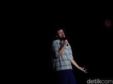 Heboh! Rex Orange County Manggung di Halaman Rumah Fans di Bekasi