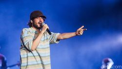 Rex Orange County Tutup Hari Pertama LaLaLa Fest Dengan Kolaborasi Bersama Matt Maltese