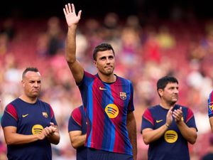 Rodri Ungkap Bedanya Dilatih Guardiola dan Flick