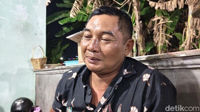 Sri Widodo, ayah Dude pendaki meninggal di Gunung Sumbing, Minggu (23/8/2026).