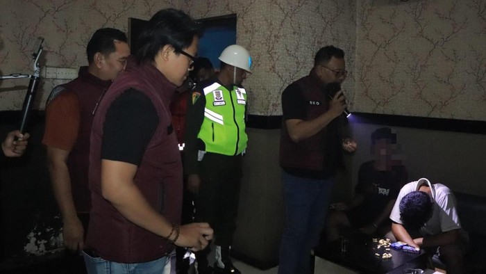 Tes urine pengunjung Tempat Hiburan Malam di Ponorogo