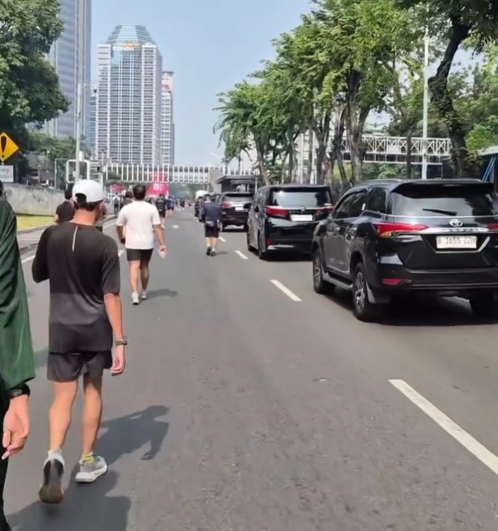 Toyota Fortuner dan Alphard diduga masuk ke area CFD Jakarta pada Minggu (23/8/26) sekitar pukul 09:15 WIB