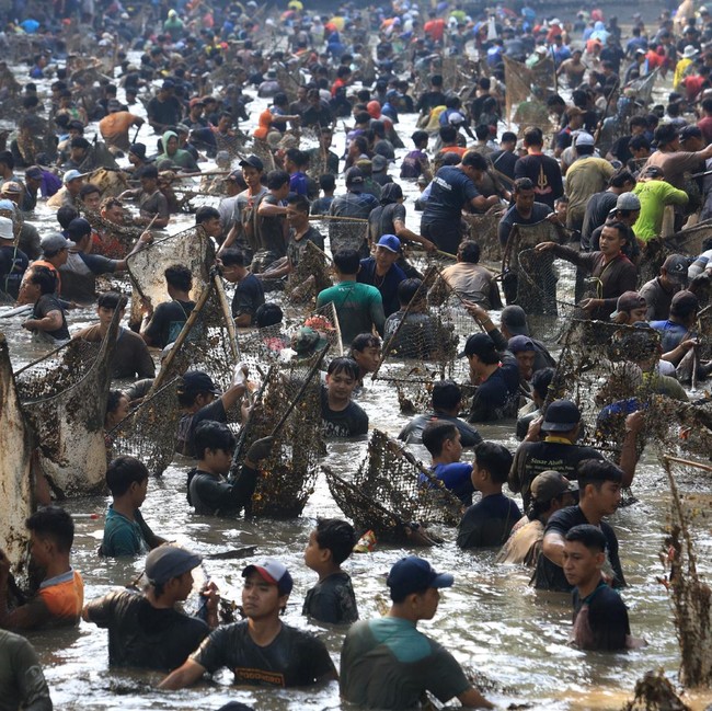 Grobyak Ikan Sumber Gundi, Tradisi Tahunan Warga Kediri Jaga Mata Air