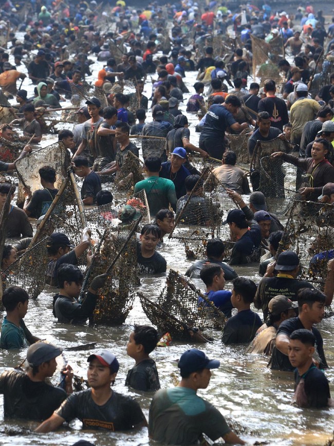 Grobyak Ikan Sumber Gundi, Tradisi Tahunan Warga Kediri Jaga Mata Air