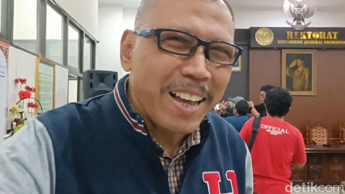 Wakil Rektor Bidang Umum dan Keuangan Unsoed, Prof Kuat Puji Prayitno menghadiri konferensi pers di Gedung Rektorat Unsoed Purwokerto, Minggu (23/8/2026).
