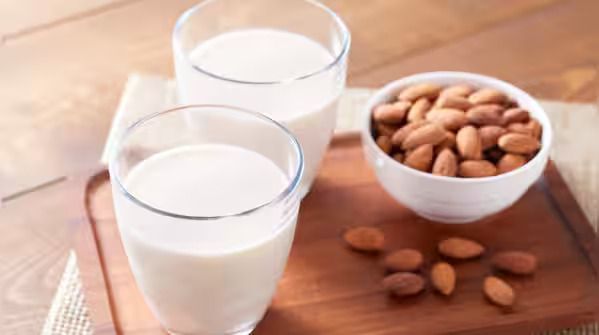 7 Jenis Susu dan Jumlah Proteinnya, dari Susu Almond sampai Susu Sapi