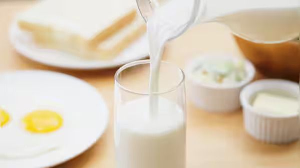 7 Jenis Susu dan Jumlah Proteinnya, dari Susu Almond sampai Susu Sapi