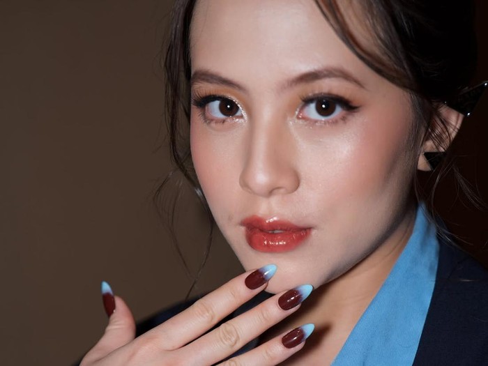 Adhisty Zara raih penghargaan film sebagai aktris.