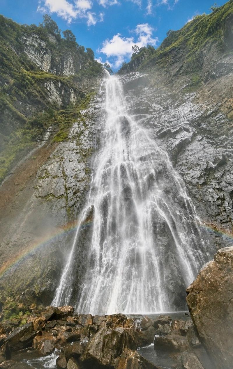 Air terjun Sambabo di Mamasa dengan ketinggian mencapai 316 meter. (Dok Tim Ekspedisi Sambabo) Air terjun Sambabo di Mamasa dengan ketinggian mencapai 316 meter.