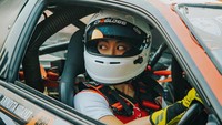 Tatapan serius Anindita Hidayat saat nge-drift. Drfit show. Terima kasih Jogjakarta. Semoga secepatnya kembali lagi, tulisnya dilihat di Instagram, Senin (24/8/2026). (Foto: dok Instagram aninditahidayat)
