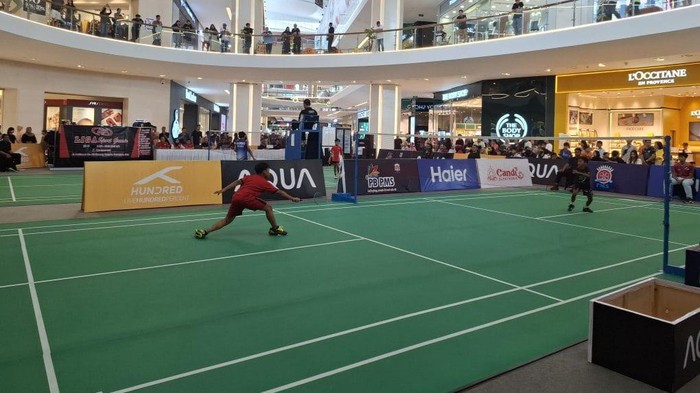 AQUA Cup Badminton Solo 2026 diikuti oleh 219 peserta. Pertandingan bulutangkis kelompok usia ini mempunyai atmosfer yang tak biasa.