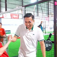 Makin mesra dengan Kevin, kebahagiaan tampak jelas di wajah Ayu. Kini dirinya juga terlihat semakin terbuka memamerkan kedekatannya dengan Kevin. Foto: YouTube/Qiss You TV