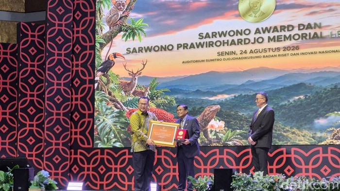 BRIN memberikan Sarwono award untuk ahli konservasi internasional asal RI Jatna Supriatna. Cek profilnya.