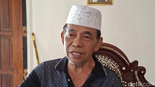 Budayawan Lombok Tengah, Lalu Putria. (Foto: Ahmad Viqi/detikBali) Budayawan Lombok Tengah, Lalu Putria. (Foto: Ahmad Viqi/detikBali)