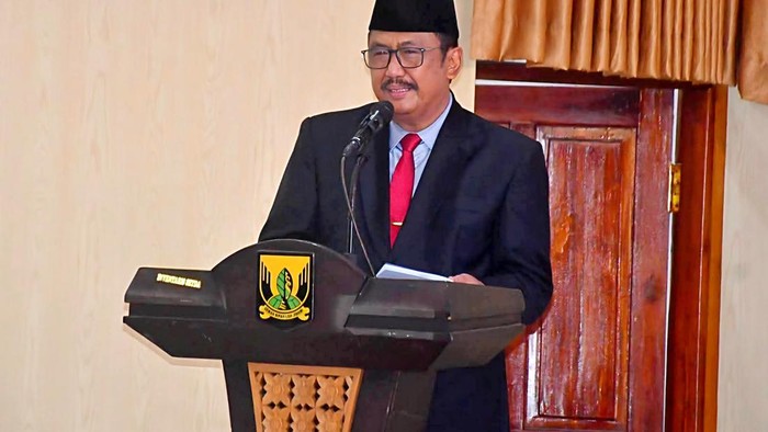 Bupati Sukabumi Asep Japar