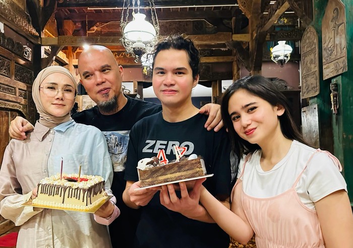 Romantis! Dul Jaelani dan Tissa Biani Kulineran dari Rawon hingga Ngopi