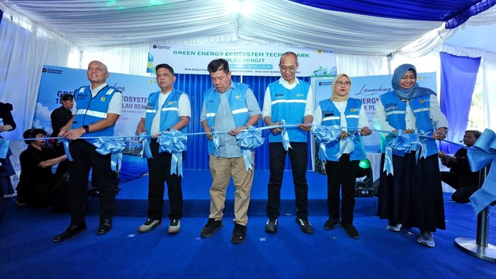 PT PLN (Persero) meresmikan Green Energy Ecosystem Technopark (GEET) Pulau Rengit di Kabupaten Belitung, Kepulauan Bangka Belitung, pada Sabtu (22/8) kemarin. Sistem ini memadukan energi surya, baterai, turbin angin, dan hidrogen untuk mendukung paso