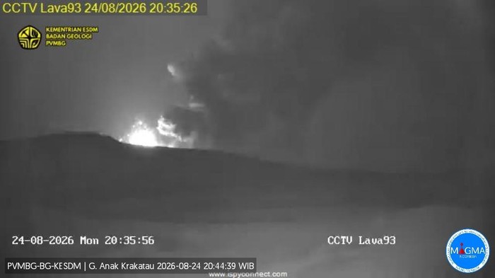 Erupsi Gunung Anak Krakatau malam ini