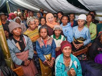 Kunjungi Korban Gempa NTT, Khofifah Optimalkan Pendampingan Psikososial