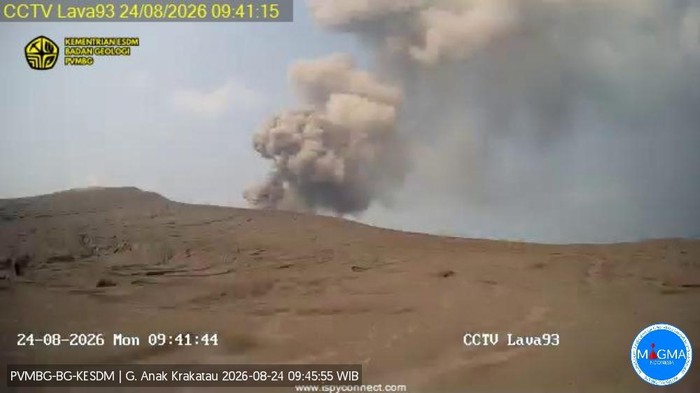 Gunung Anak Krakatau erupsi pagi ini