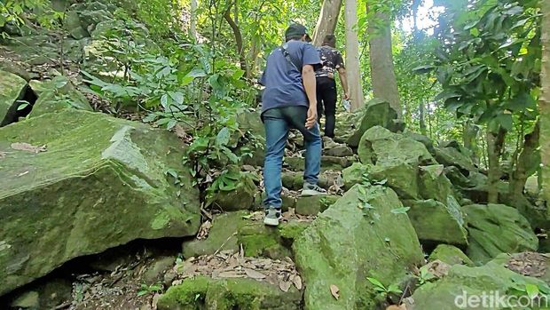 Gunung Tangkil, Sukabumi