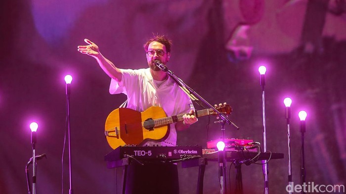 Satu dekade perjalanan musik HONNE terasa istimewa saat duo asal Inggris tersebut tampil di LaLaLa Festival 2026 di JIEXPO Kemayoran, Jakarta, Minggu (23/8/2026).

Andy Clutterbuck dan James Hatcher kembali menyapa penggemar Indonesia dalam festival musik tersebut setelah terakhir kali tampil di LaLaLa Festival pada 2019.