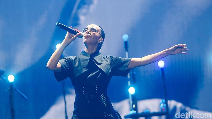 Satu dekade perjalanan musik HONNE terasa istimewa saat duo asal Inggris tersebut tampil di LaLaLa Festival 2026 di JIEXPO Kemayoran, Jakarta, Minggu (23/8/2026).

Andy Clutterbuck dan James Hatcher kembali menyapa penggemar Indonesia dalam festival musik tersebut setelah terakhir kali tampil di LaLaLa Festival pada 2019.